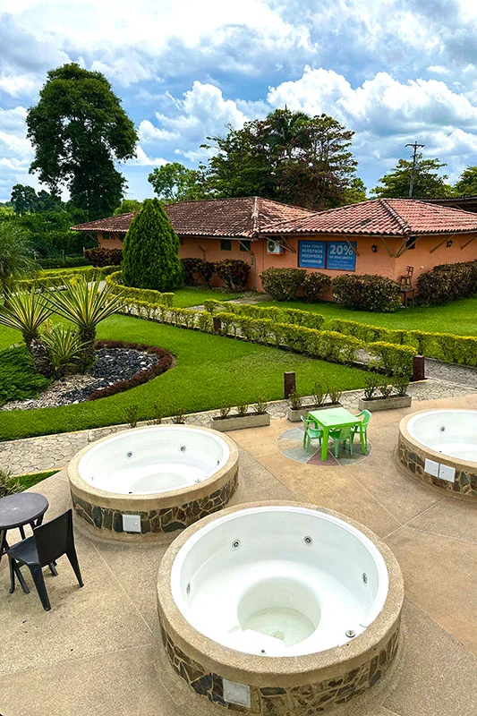 alojamiento campestre con Jacuzzis en el eje cafetero